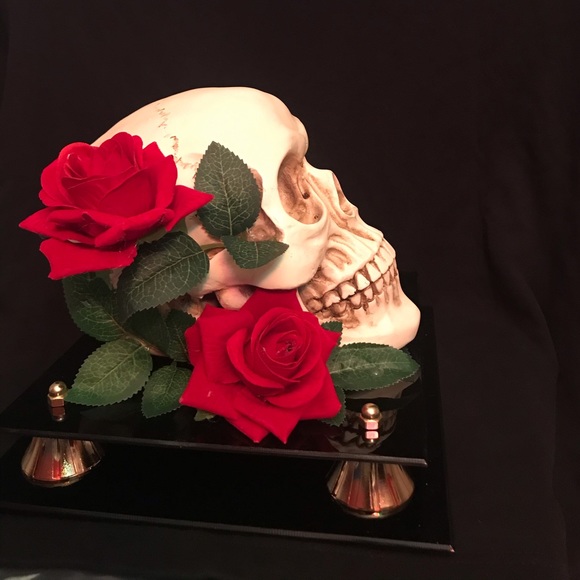 Skull & roses